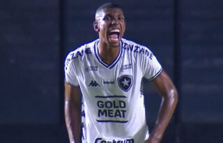 Negociação entre Botafogo e Cruz Azul tem indefinição e Kanu quer jogar contra o Fluminense