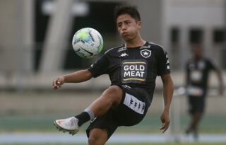 Por opção técnica, Lecaros não fica nem no banco em estreia do Botafogo