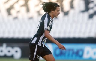 Botafogo: Barroca explica time com três centroavantes, elogia Matheus Nascimento e promete usar mais a base