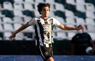 Matheus Nascimento é elogiado pela torcida do Botafogo: ’16 anos e mais raçudo que o time inteiro’
