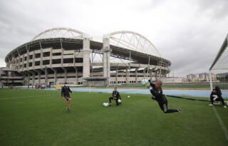 Com indefinições, Botafogo analisa nomes para contratar goleiro