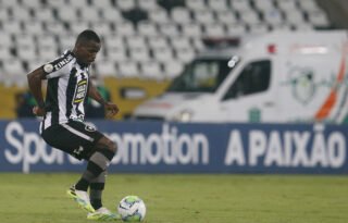 Regularizado, Kayque fica como opção no banco do Botafogo contra o Resende