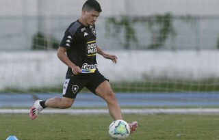 Ronald é regularizado e pode estrear pelo Botafogo quarta no Carioca