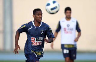 Volante gostaria de voltar: ‘Tenho um grande carinho pelo Botafogo. Seria um prazer’
