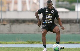 Botafogo renova contrato com Guilherme Santos até o fim da Série B