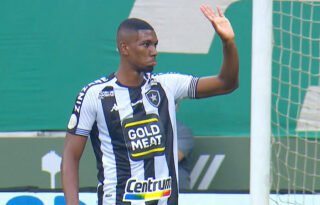 Negociação de Kanu com São Paulo pode ‘gerar’ R$ 10 milhões ao Botafogo, que manterá 30%