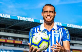 Botafogo dá entrada na CBF para regularizar volante Pedro Castro, ex-Avaí