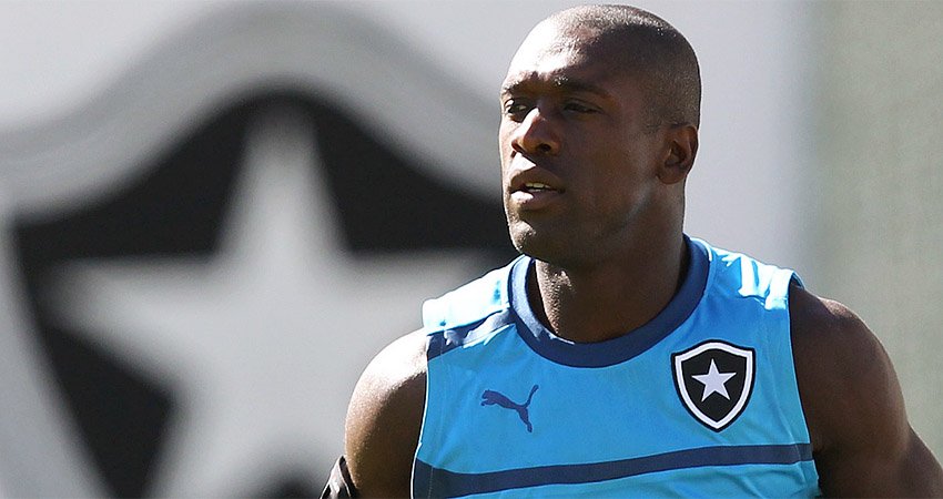 Clarence Seedorf no treino do Botafogo em 2012
