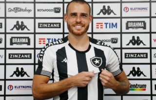 Pedro Castro é apresentado pelo Botafogo: ‘Maior desafio da minha carreira’