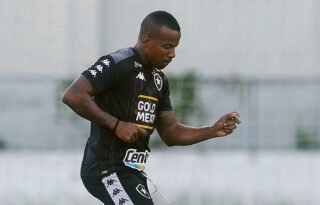 Guilherme Santos volta a ser relacionado no Botafogo após quatro meses