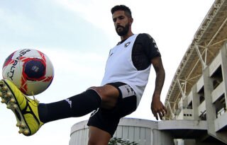 Escalação do Botafogo: Douglas Borges, Jonathan, Pedro Castro e Ronald serão titulares contra o Resende