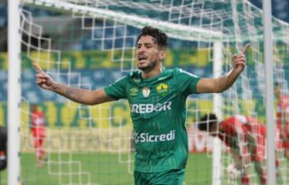 A caminho do Botafogo, Marcinho rescinde com Goiás e se despede