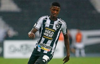 Valorizado, Matheus Babi tem contrato que pode facilitar saída do Botafogo; entenda