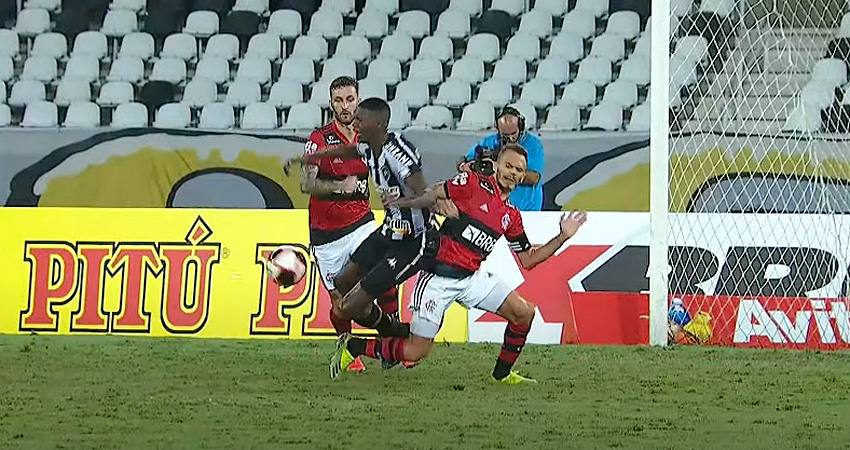 Pênalti não marcado em Matheus Babi em Botafogo x Flamengo | Campeonato Carioca 2021