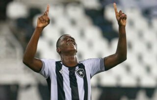 Matheus Babi vê mudança no estilo do Botafogo com Chamusca e diz: ‘Fui feliz nas finalizações’
