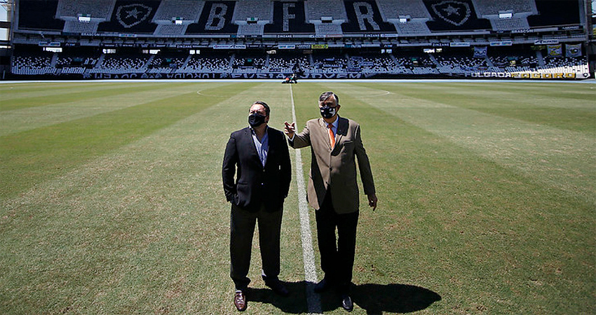 Jorge Braga e Durcesio Mello, CEO e presidente do Botafogo, respectivamente, no Estádio Nilton Santos