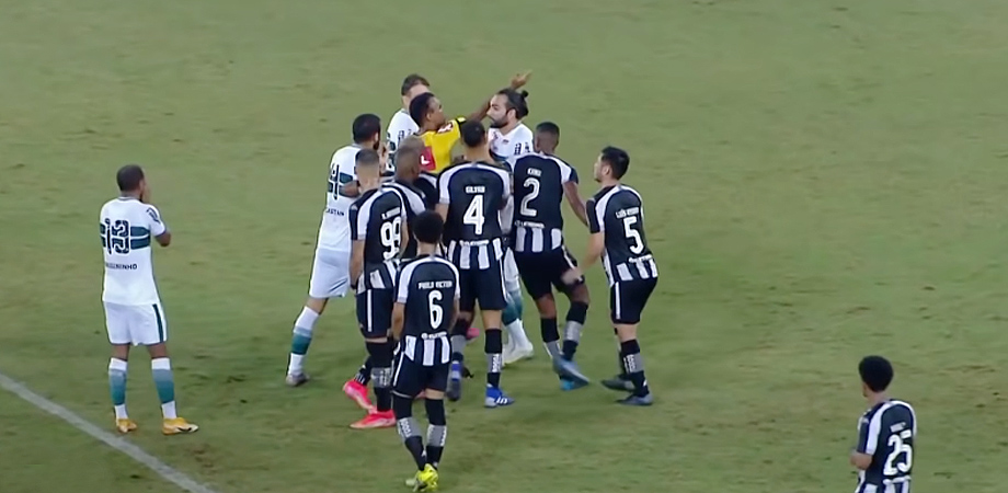 Gol de falta anulado em Botafogo x Coritiba | Série B do Campeonato Brasileiro de 2021