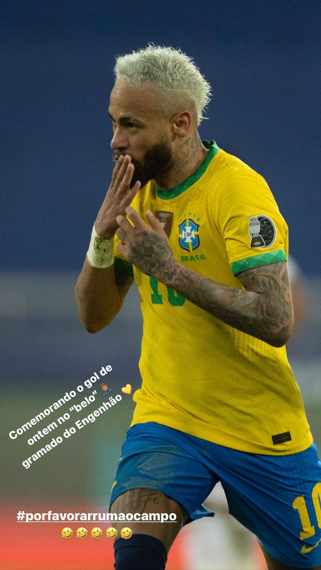 Postagem de Neymar reclamando do gramado do Estádio Nilton Santos