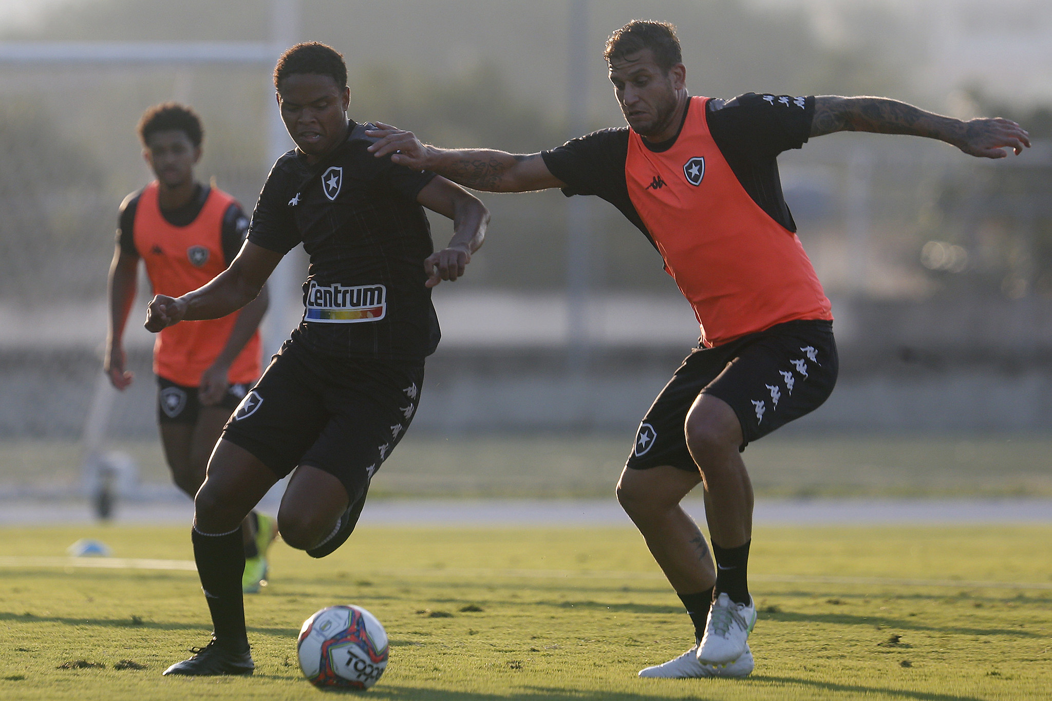 Lucas Mezenga e Rafael Moura - Treino do Botafogo