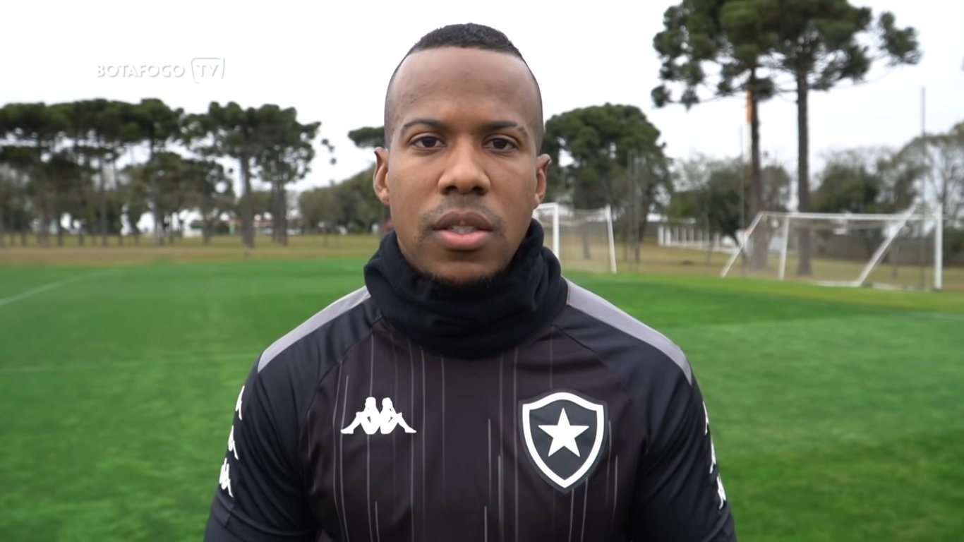 Guilherme Santos, lateral do Botafogo