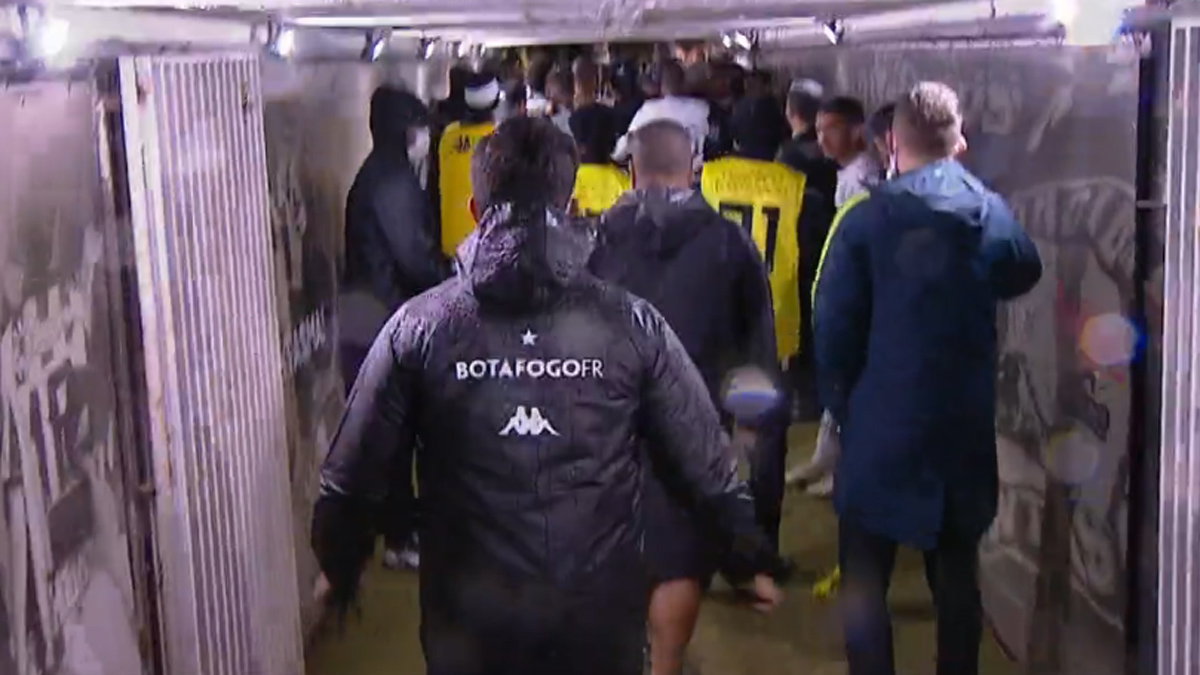 Confusão no túnel para o vestiário entre Rodrigo Pimpão e Guilherme Santos em Operário x Botafogo | Série B do Campeonato Brasileiro 2021