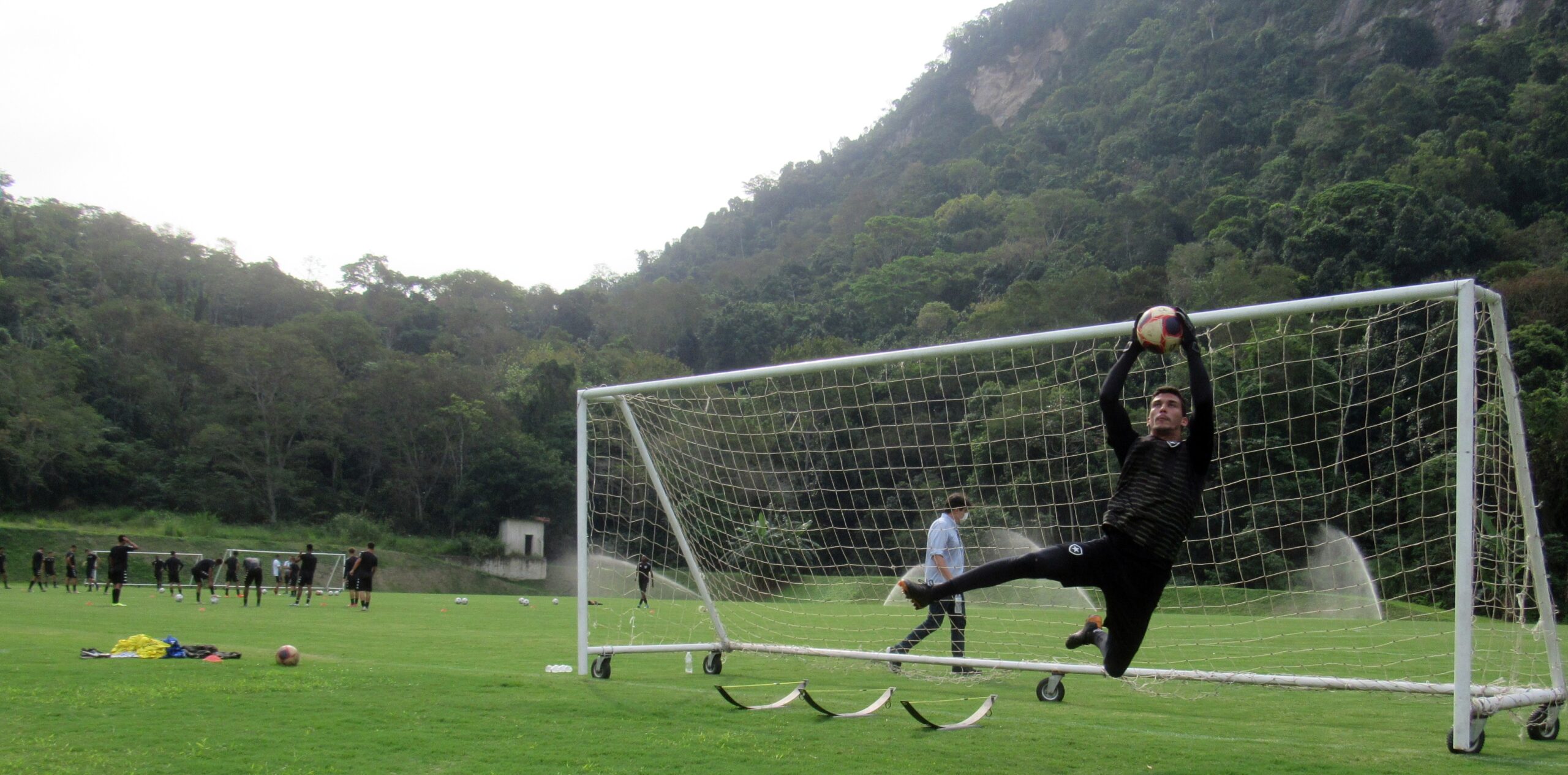 Base do Botafogo começa a treinar no novo CT, no Espaço Lonier
