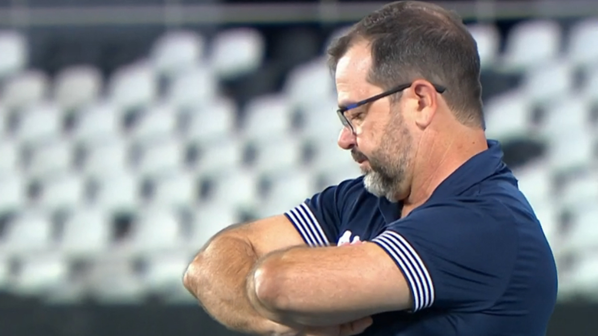 Enderson Moreira em Botafogo x Confiança | Série B do Campeonato Brasileiro 2021