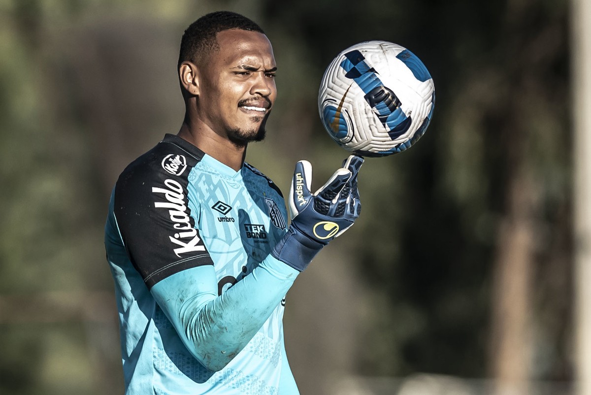 Dirigente do Santos fala sobre John, na mira de Botafogo e S&Atilde;&pound;o Paulo:  'Contamos com ele, pelo menos at&Atilde;&copy; o final do ano' - Fog&Atilde;&pound;oNET