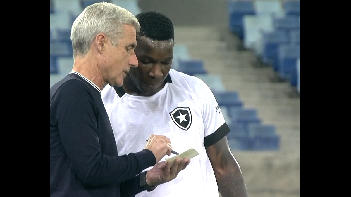 Luís Castro e Patrick de Paula em Cuiabá x Botafogo | Campeonato Brasileiro 2022
