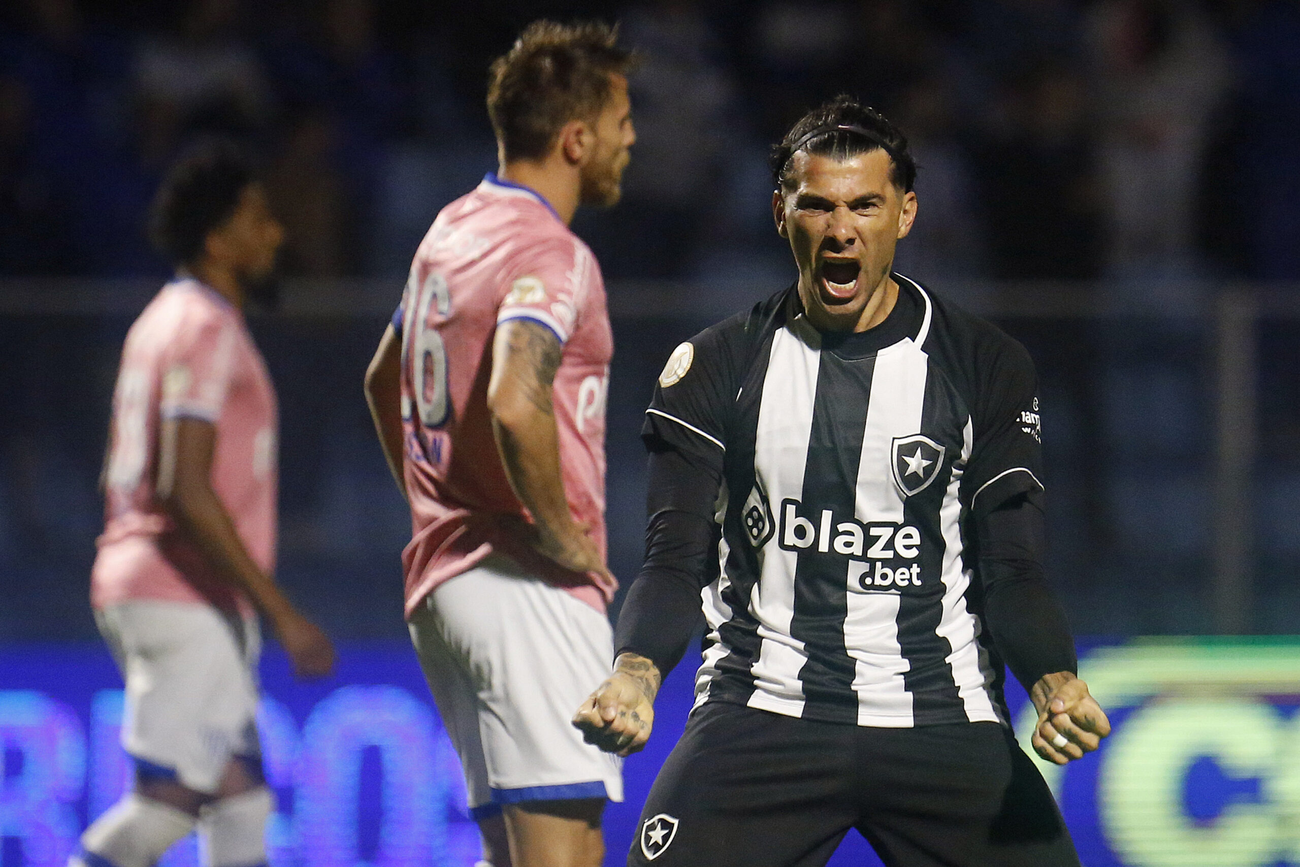 Victor Cuesta em Avaí x Botafogo | Campeonato Brasileiro 2022