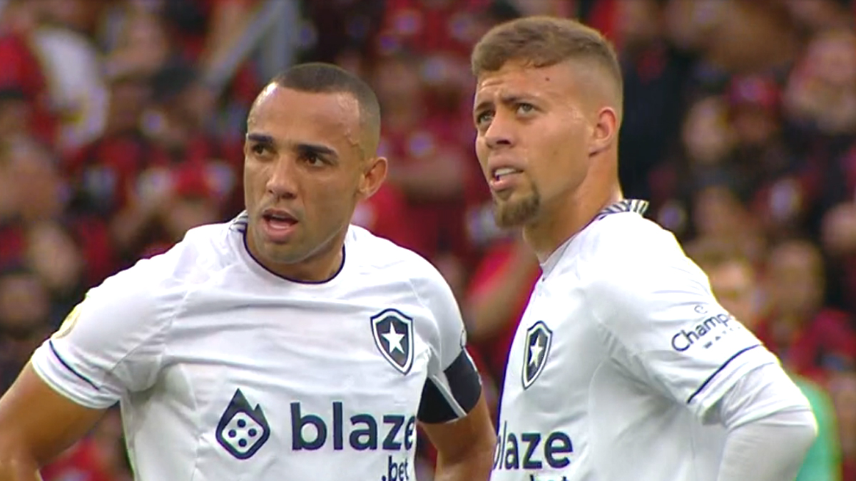 Marçal e Lucas Fernandes em Athletico-PR x Botafogo | Campeonato Brasileiro 2022