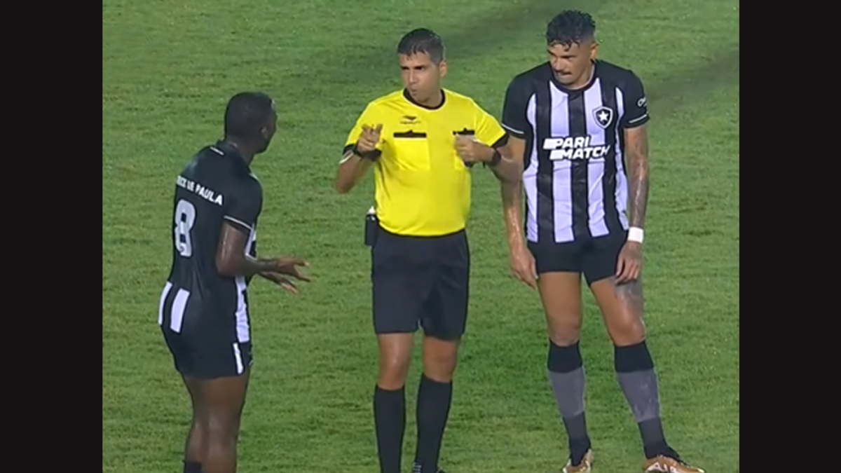 Patrick recebe cartão amarelo em Botafogo x Bangu | Campeonato Carioca 2023