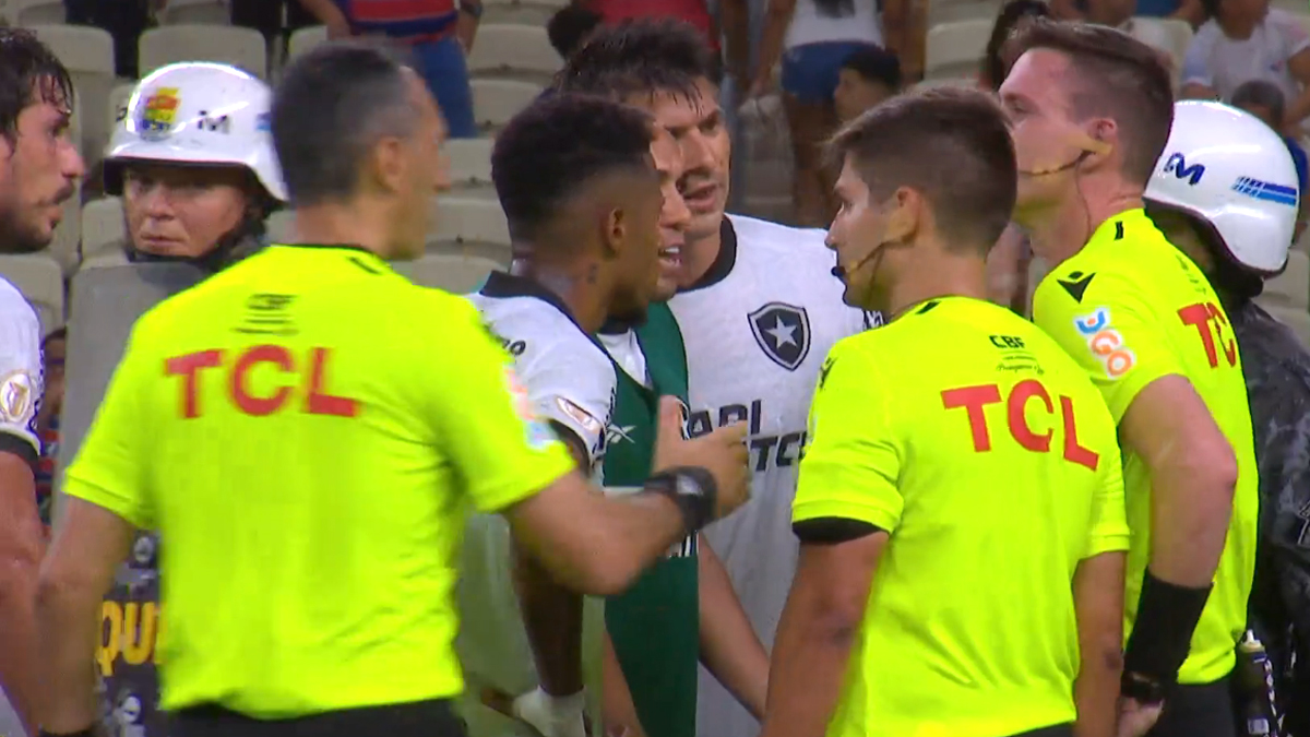 Marçal e Ramon Abatti Abel em Fortaleza x Botafogo | Campeonato Brasileiro 2023