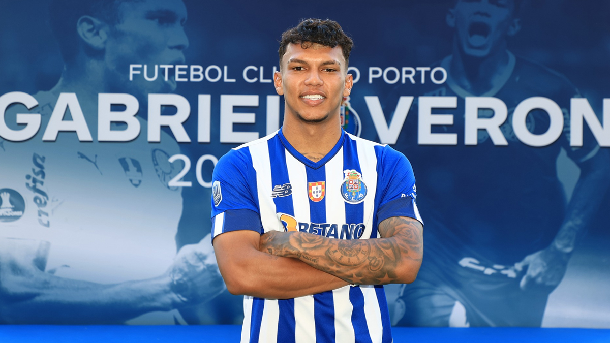 Gabriel Veron, atacante do Porto