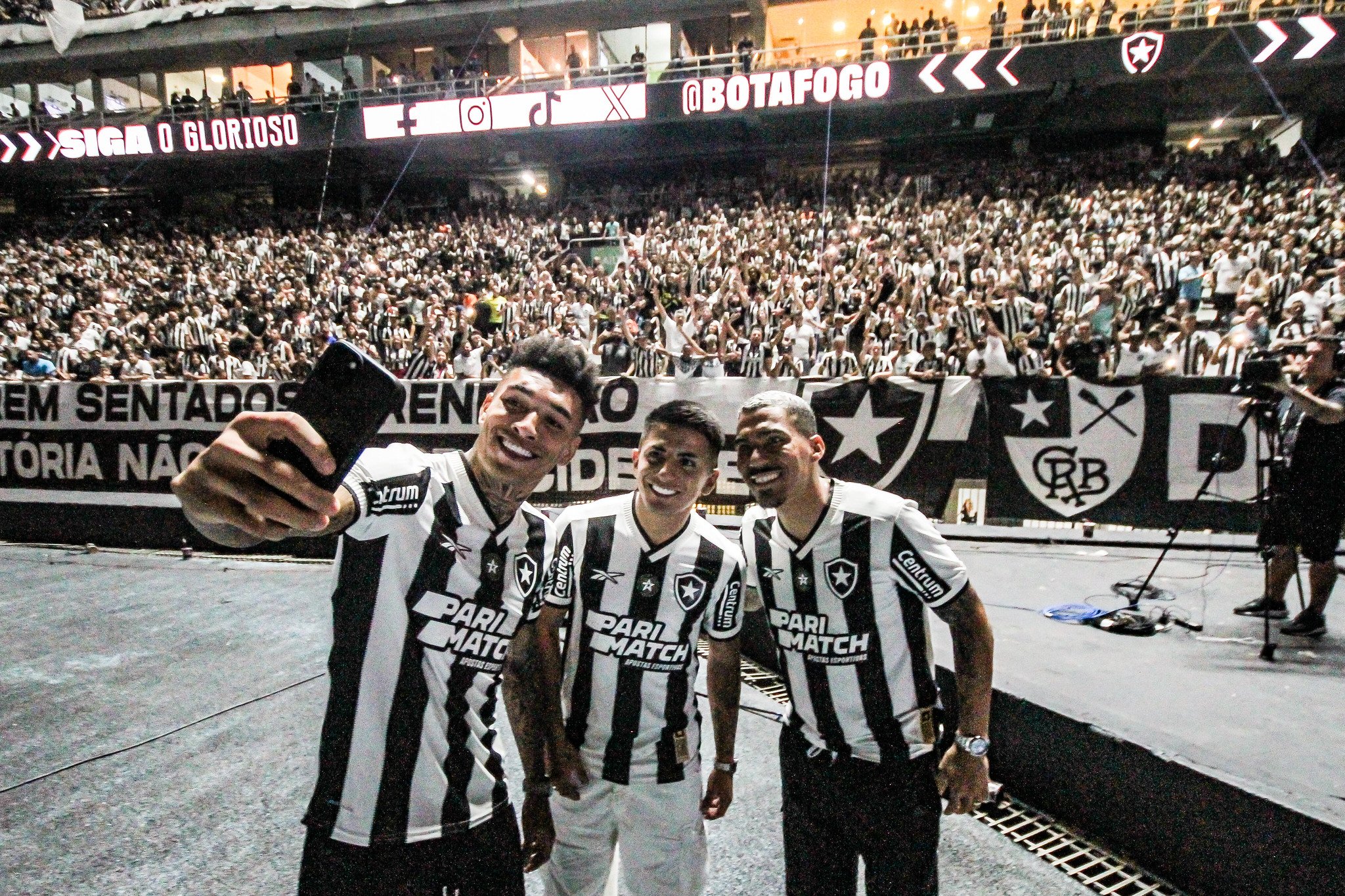 Igor Jesus, Almada e Allan
