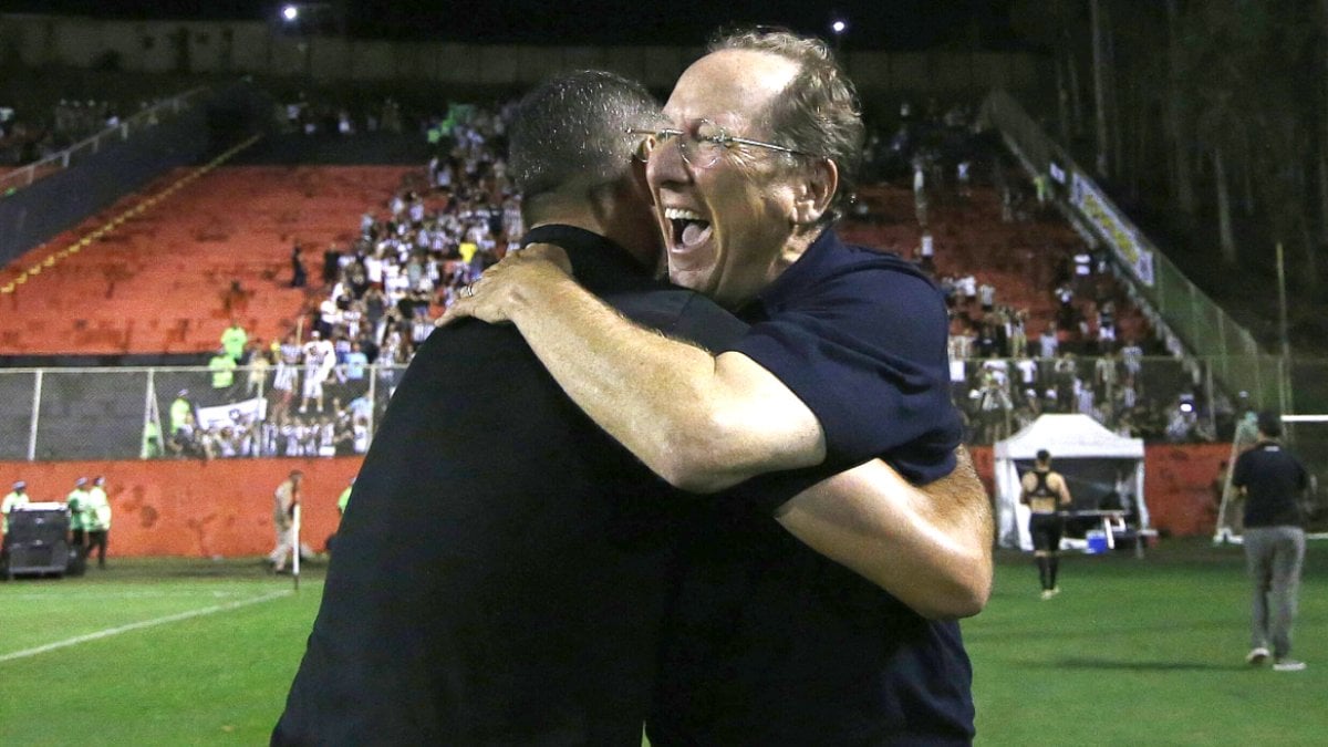 Artur Jorge e John Textor em Vitória x Botafogo | Campeonato Brasileiro 2024