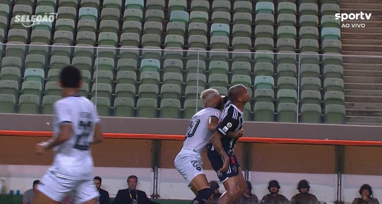 Deyverson x Alexander Barboza em Atlético-MG x Botafogo