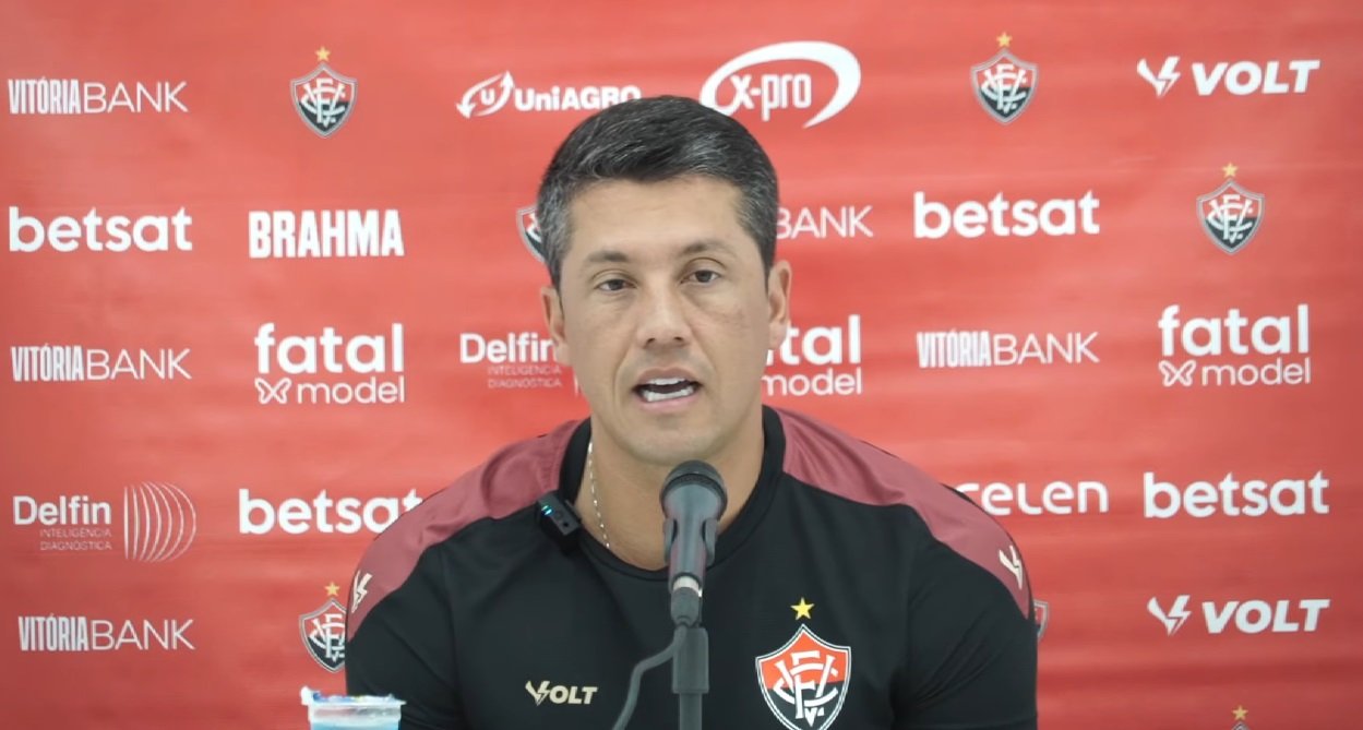 Thiago Carpini, técnico do Vitória