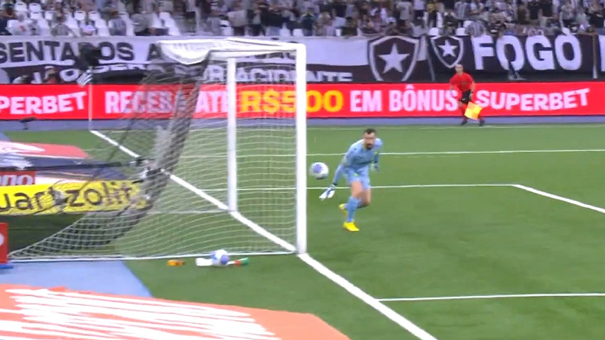 Finalização na trave de Marlon Freitas em Botafogo x Cuiabá | Campeonato Brasileiro 2024