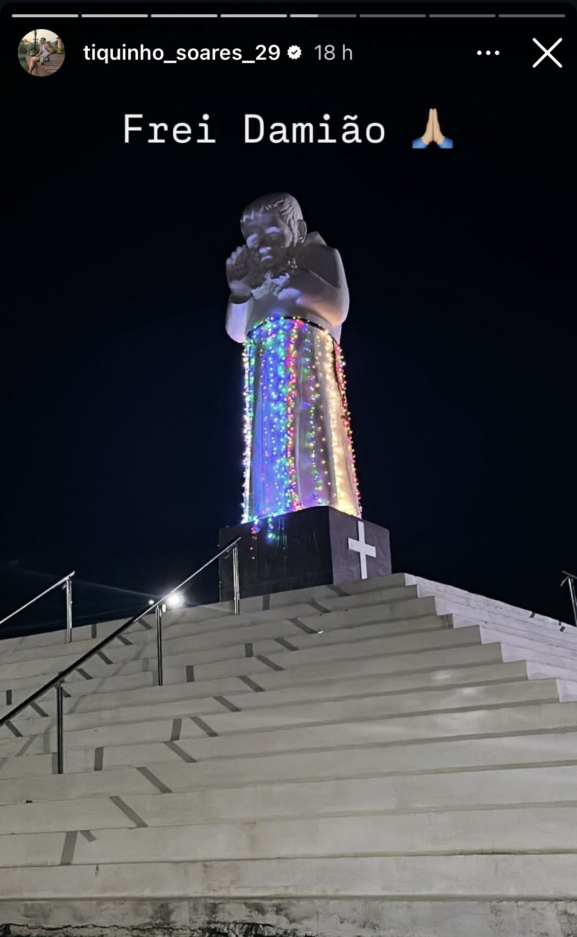 Tiquinho Soares visita Estátua de Frei Damião