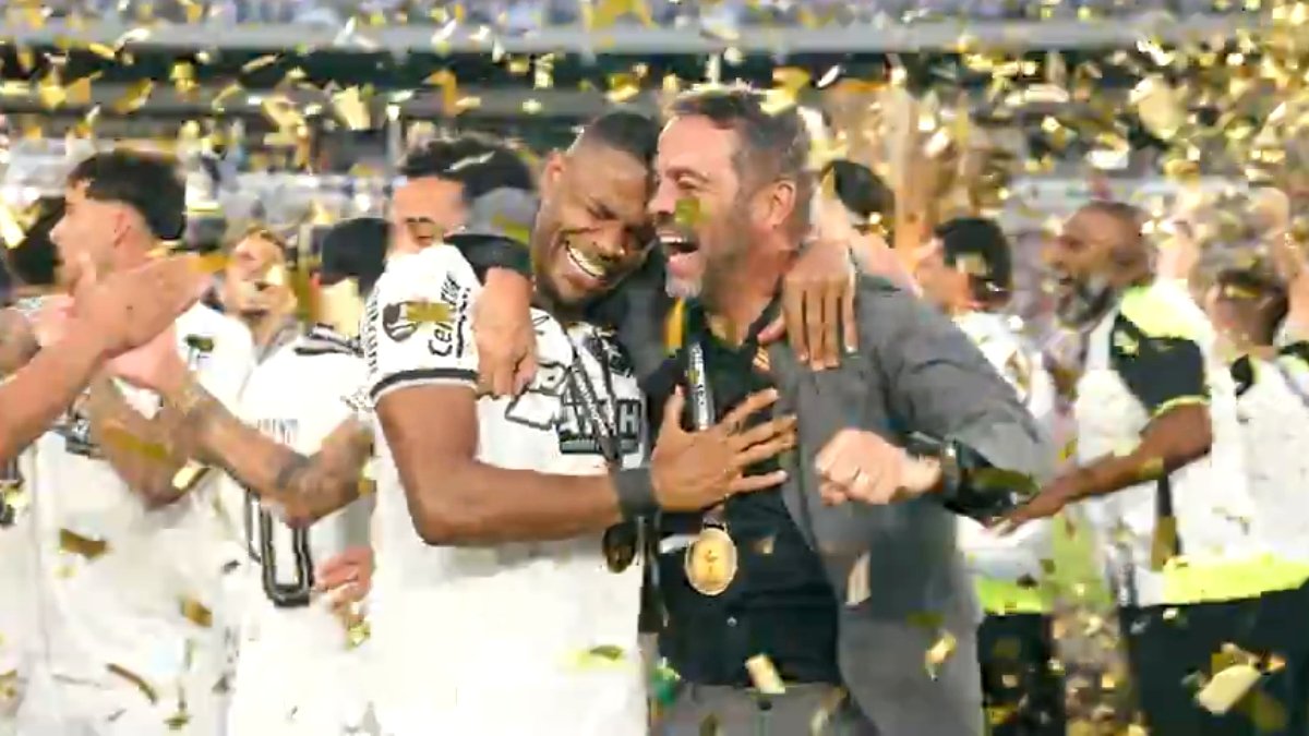 Júnior Santos e Artur Jorge | Festa do título da Libertadores-2024 do Botafogo no pódio do Mâs Monumental