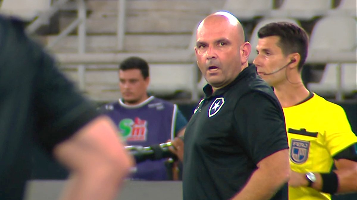Carlos Leiria em Botafogo x Volta Redonda | Campeonato Carioca 2025
