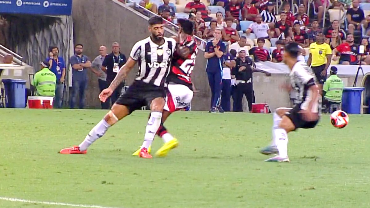 Alexander Barboza e Bruno Henrique em Flamengo x Botafogo | Campeonato Carioca 2025