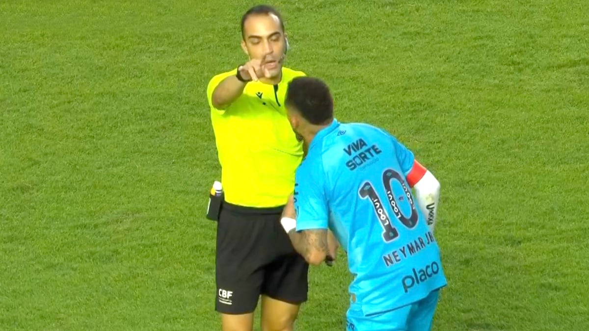 Árbitro Davi de Oliveira Lacerda e Neymar em Santos x Botafogo | Campeonato Brasileiro 2025