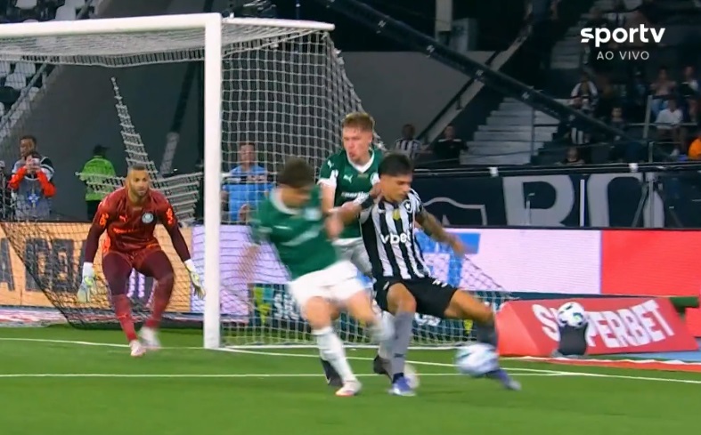 Giay x Joaquín Correa em Botafogo x Palmeiras