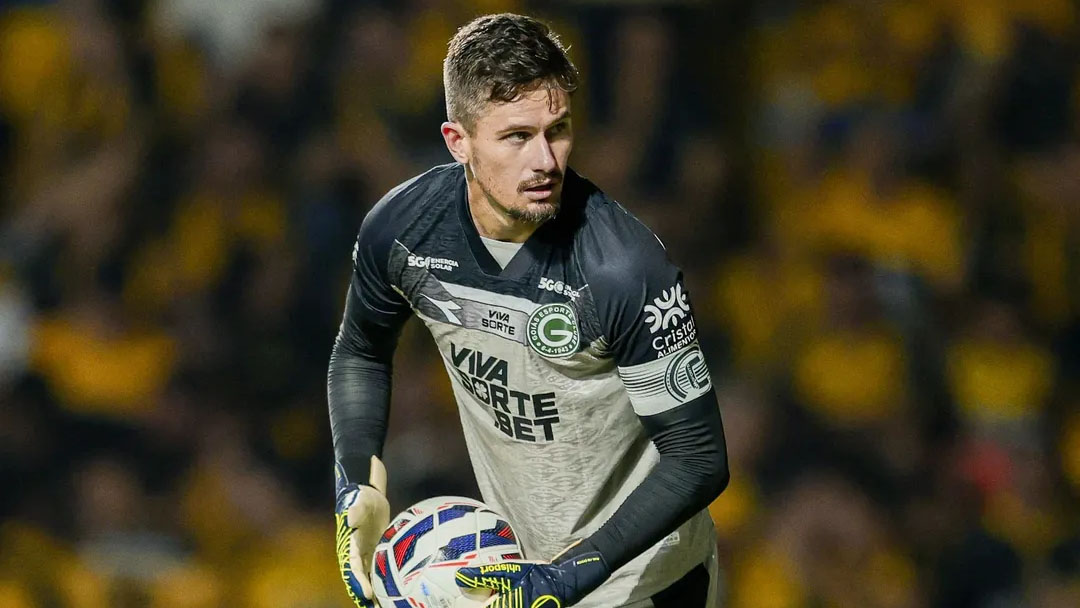 Tadeu, goleiro do Goiás, na mira do Botafogo